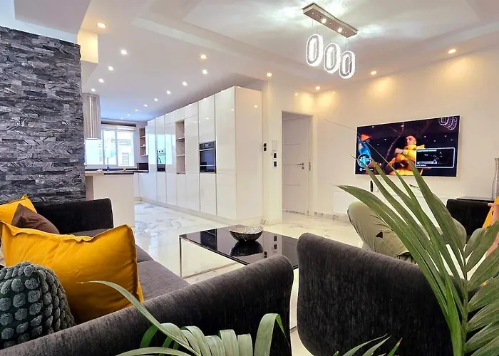 Luxurious Downtown Corniche Marina With Parking