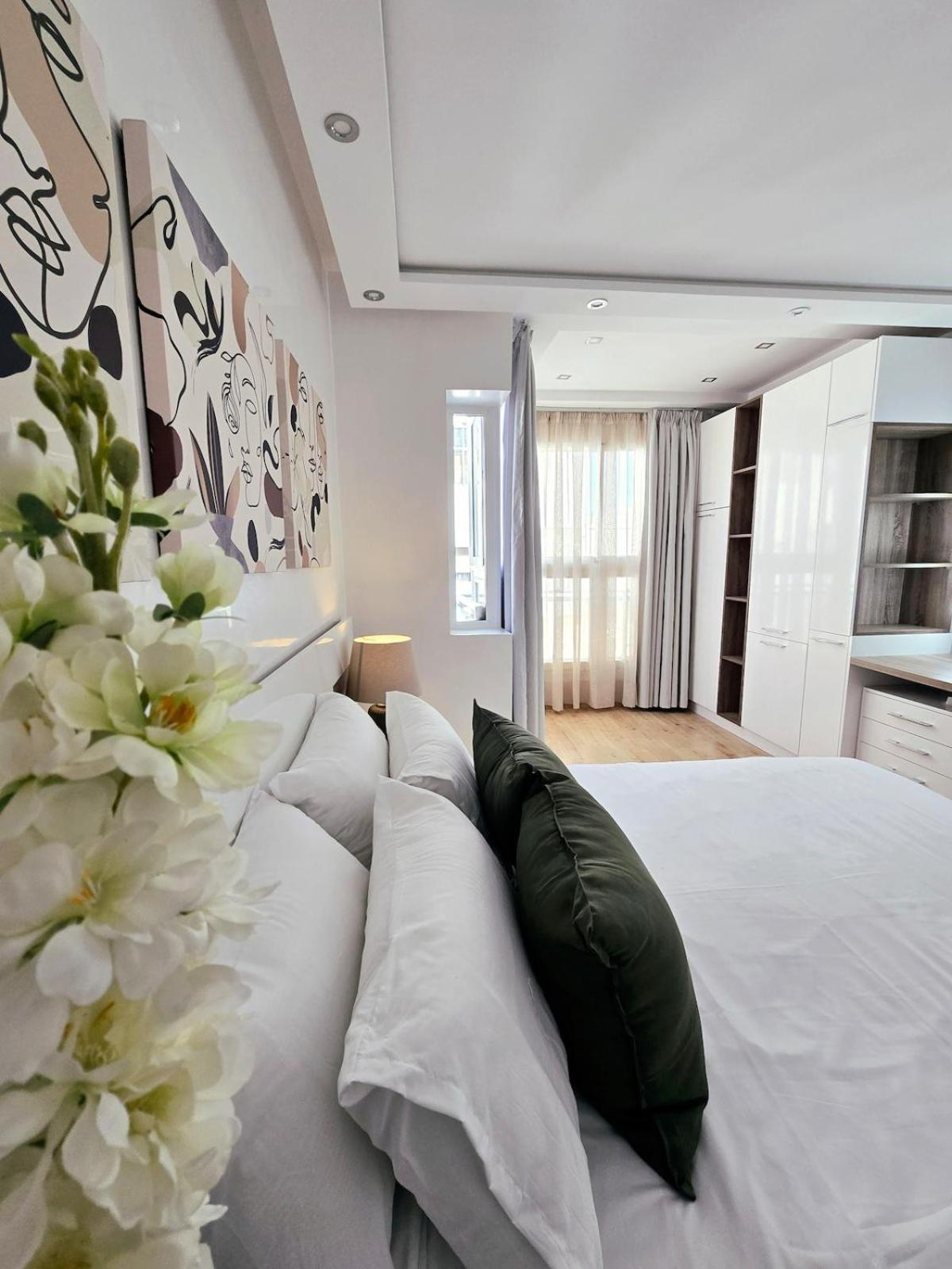 Apartment Luxurious Downtown Corniche Marina With Parking