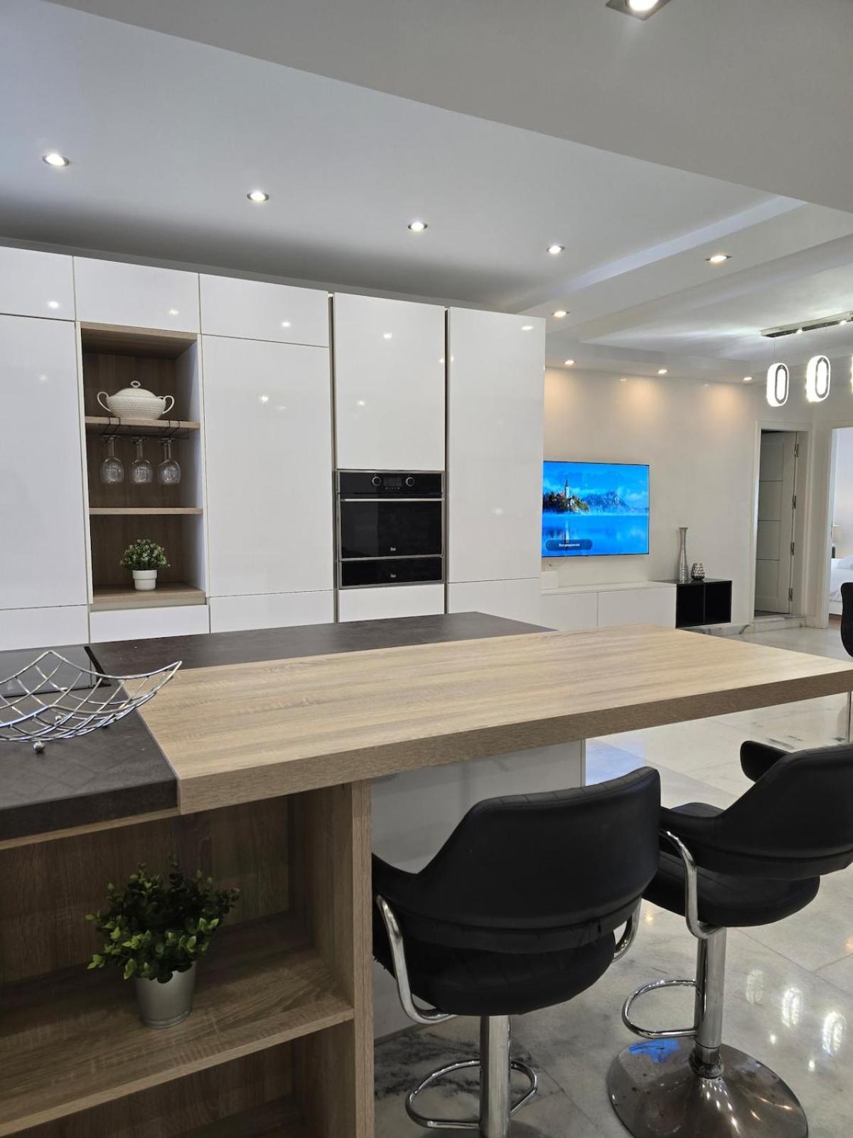 Luxurious Downtown Corniche Marina With Parking Apartment *